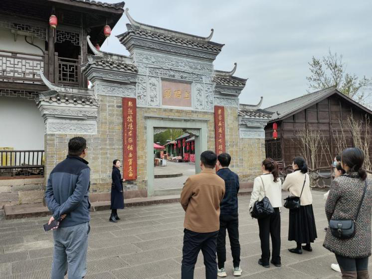 中共巴中市鑫匯金融服務有限公司機關聯(lián)合支部 開展“弘揚好家風·傳承好家訓”主題黨日活動